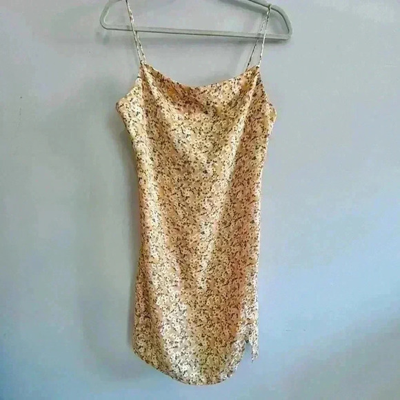 Le Lis Floral Yellow Cowl Neck Dress - Picture 2 of 6